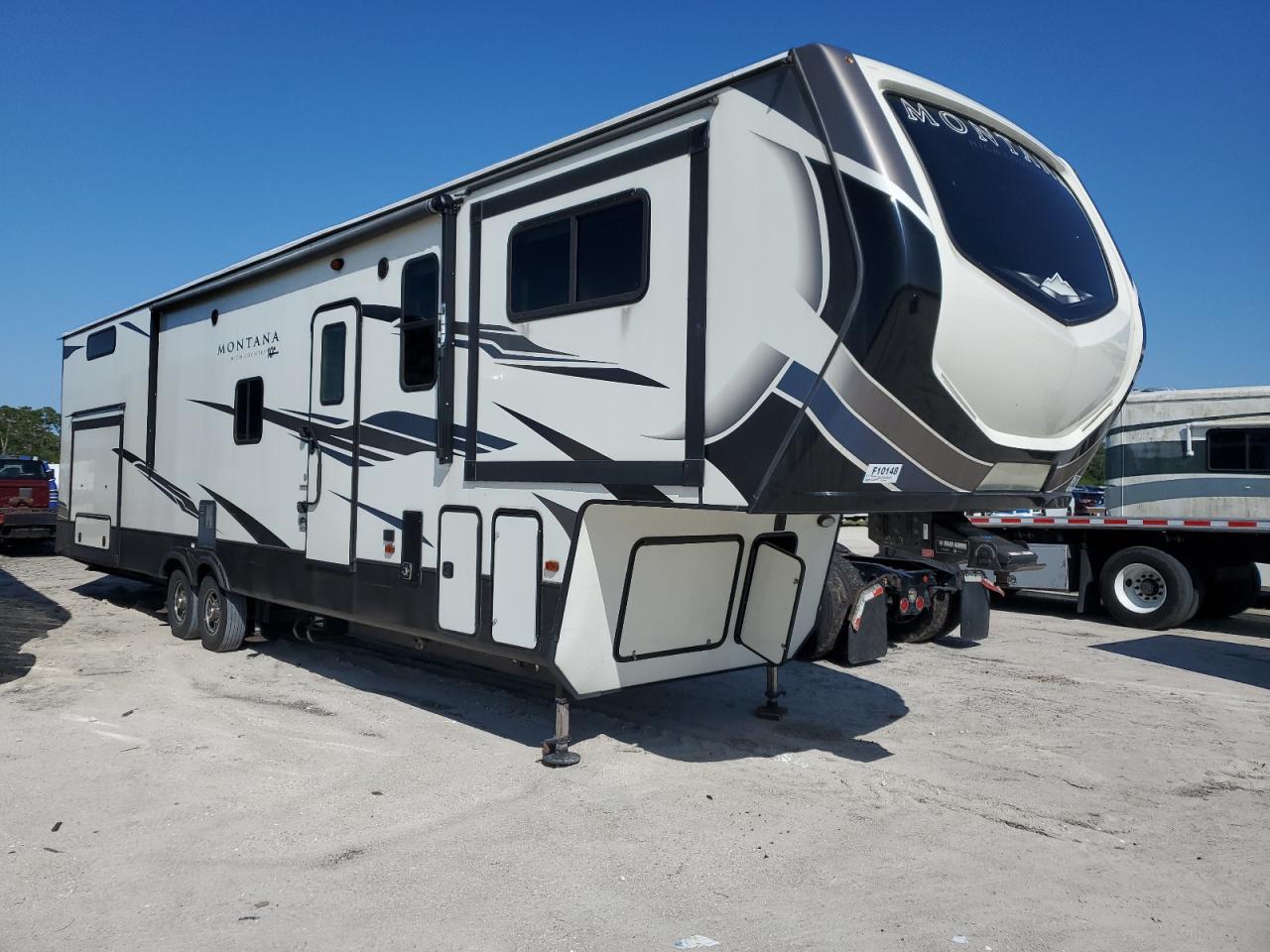 2020 Montana Trvl Trl for Sale in Fort Pierce, FL - Water/Flood