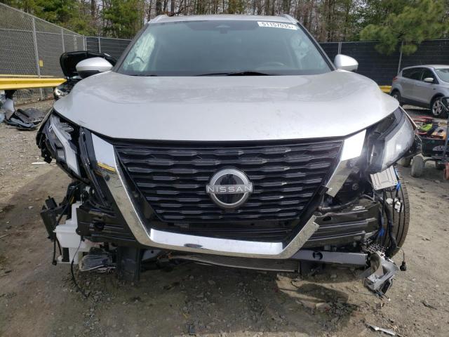  NISSAN ROGUE 2023 Srebrny