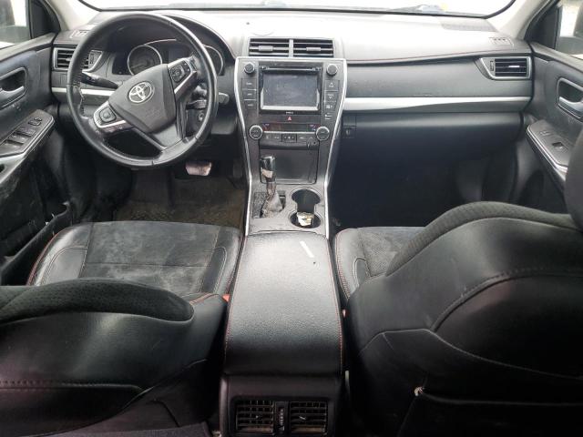 Sedans TOYOTA CAMRY 2016 Srebrny