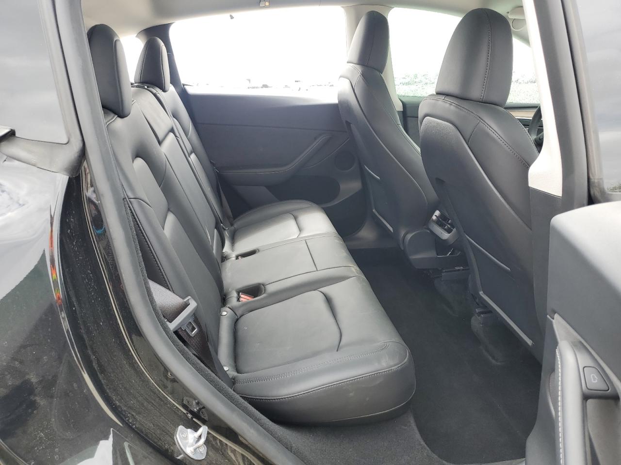 2024 Tesla Model Y VIN: 7SAYGDEE5RF084537 Lot: 54586585