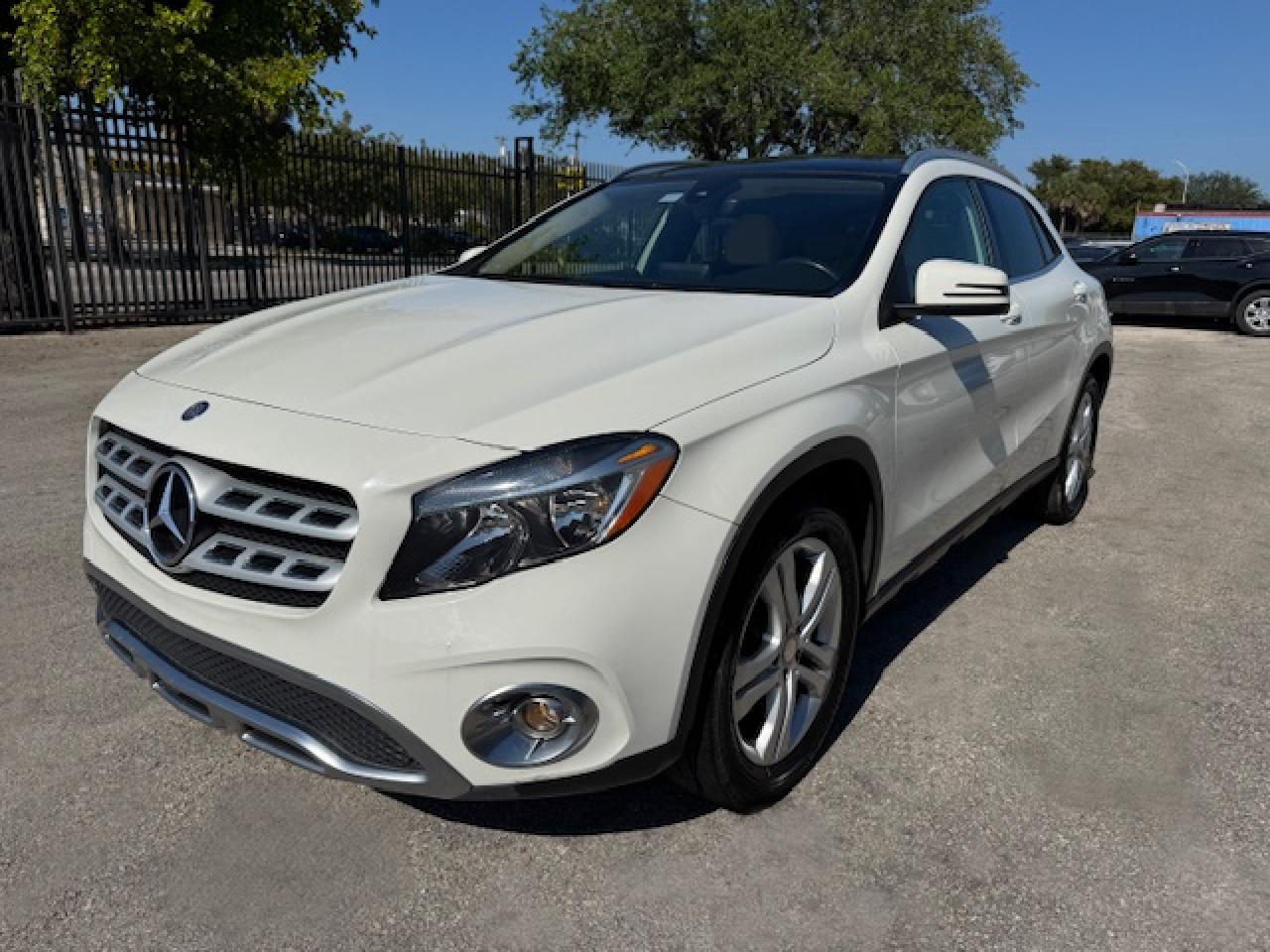 2018 Mercedes-Benz Gla 250 for Sale in Opa Locka, FL - Minor Dent/Scratches