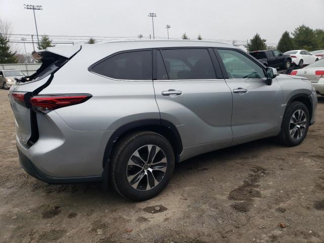  TOYOTA HIGHLANDER 2022 Srebrny
