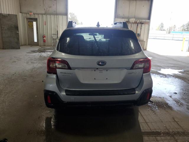  SUBARU OUTBACK 2018 Srebrny