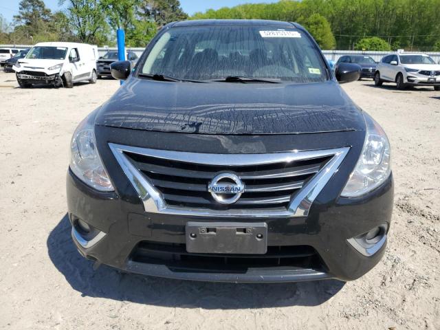  NISSAN VERSA 2019 Czarny