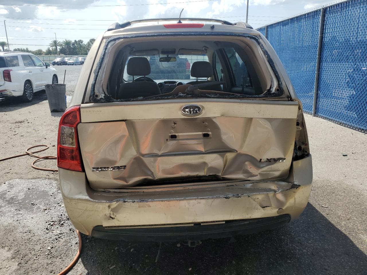 2008 Kia Rondo Lx VIN: KNAFG526187175250 Lot: 51673525