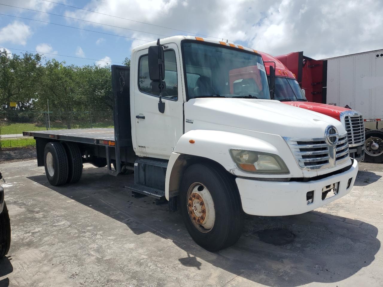 West Palm Beach, FL에서 판매 중인 2007 Hino Hino 268 - Minor Dent/Scratches