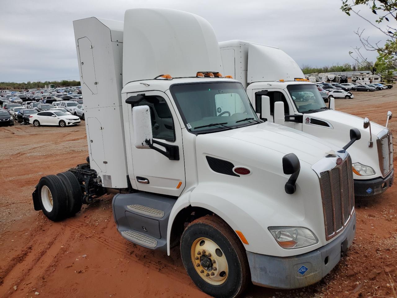 2017 Peterbilt 579 Semi Truck for Sale in Oklahoma City, OK - Minor Dent/Scratches