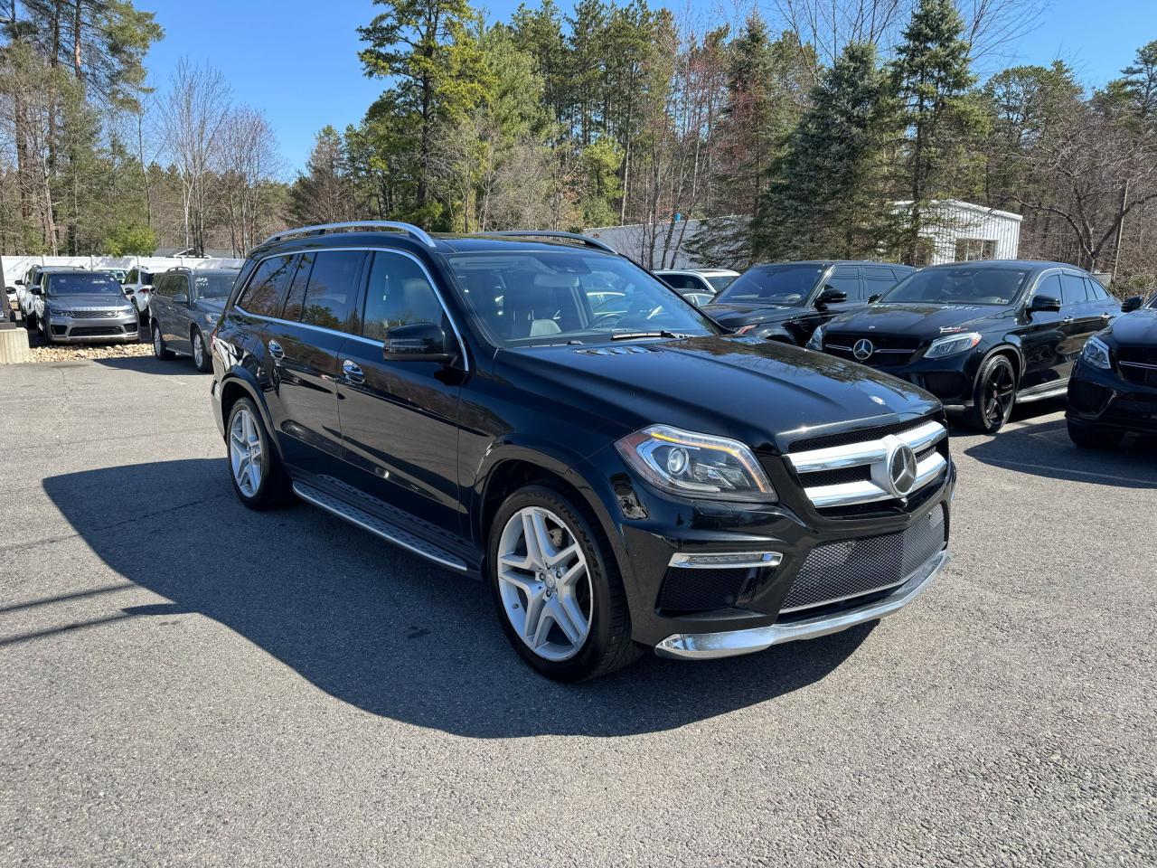 2014 Mercedes-Benz Gl 550 4Matic for Sale in North Billerica, MA - Minor Dent/Scratches