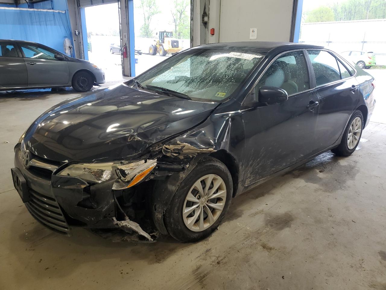 2016 Toyota Camry Le for Sale in Hampton, VA - Front End