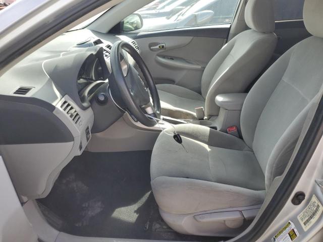 Седаны TOYOTA COROLLA 2012 Серебристый