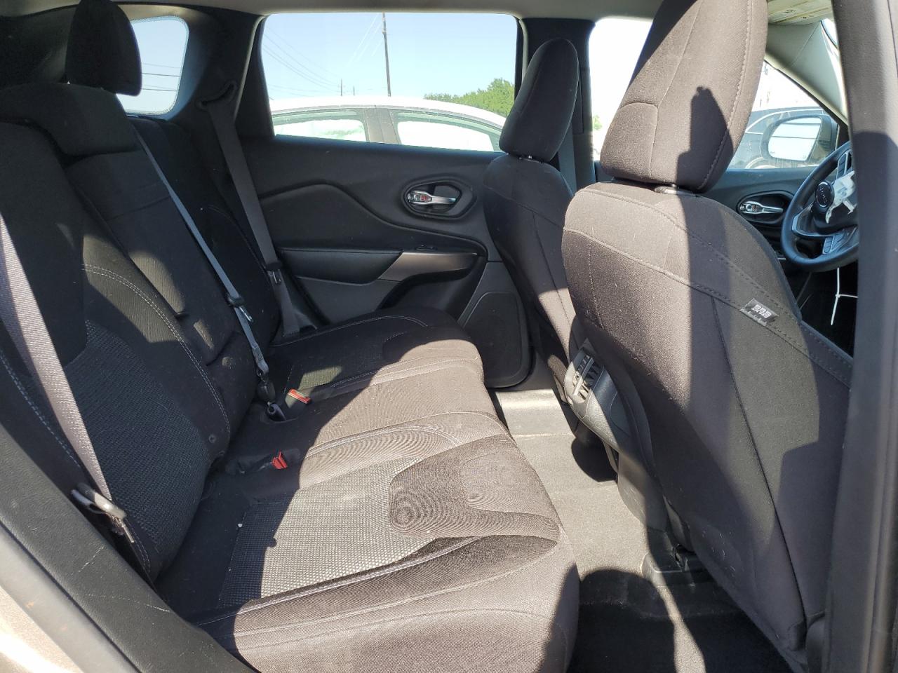2019 Jeep Cherokee Latitude VIN: 1C4PJLCB6KD333373 Lot: 51701385