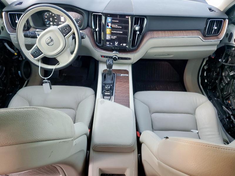  VOLVO XC60 2021 Белы
