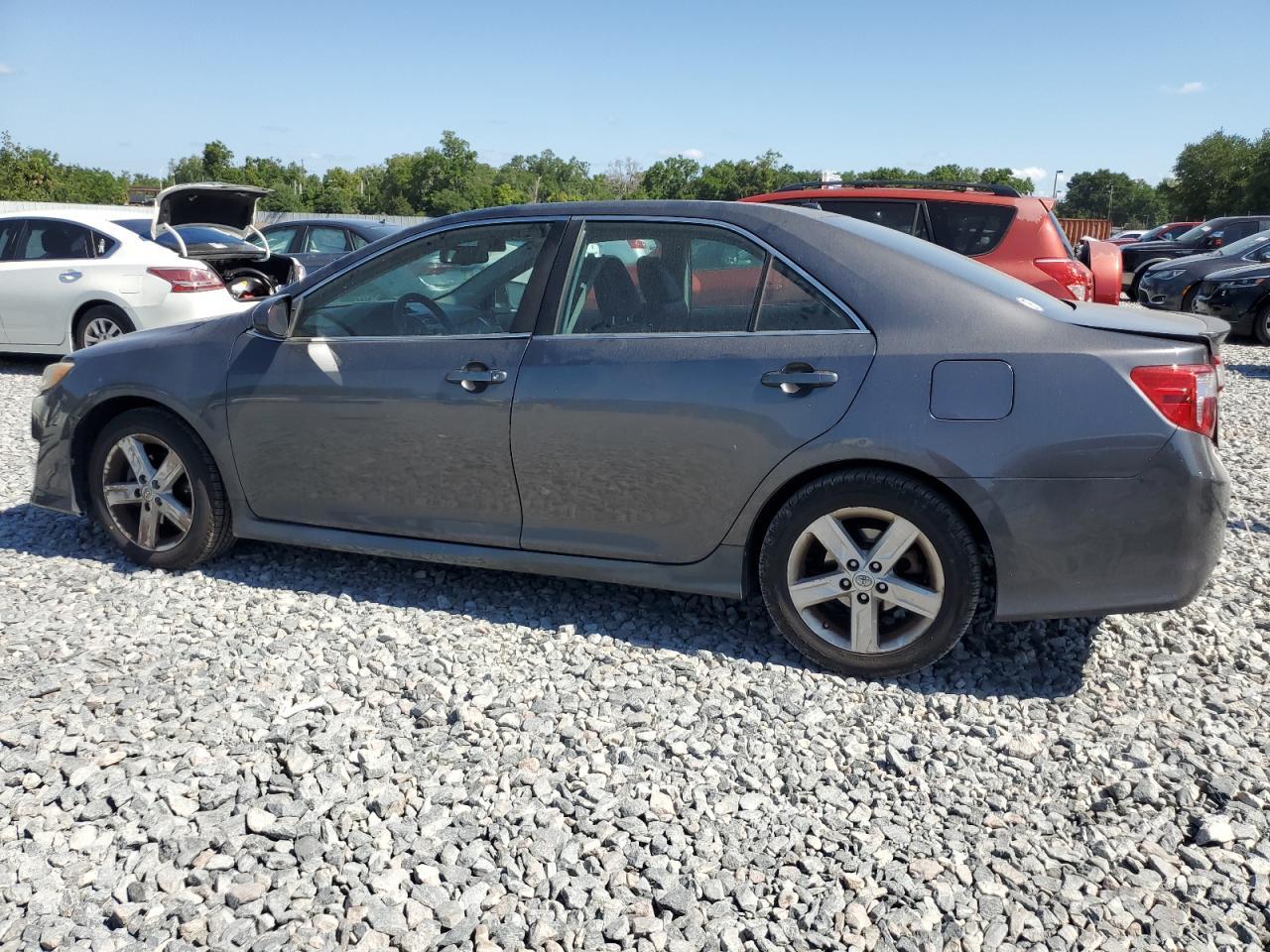 2014 Toyota Camry L for Sale in Apopka, FL - Rear End