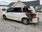 2010 Chrysler Town & Country Touring იყიდება Northfield-ში, OH - Burn