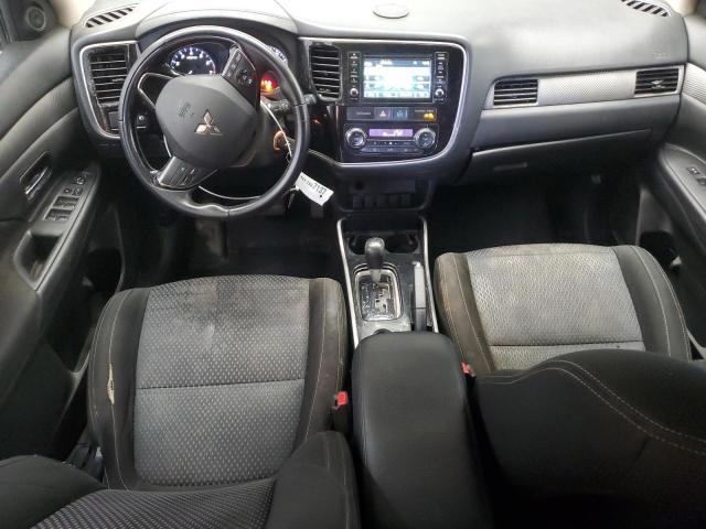  MITSUBISHI OUTLANDER 2017 Srebrny