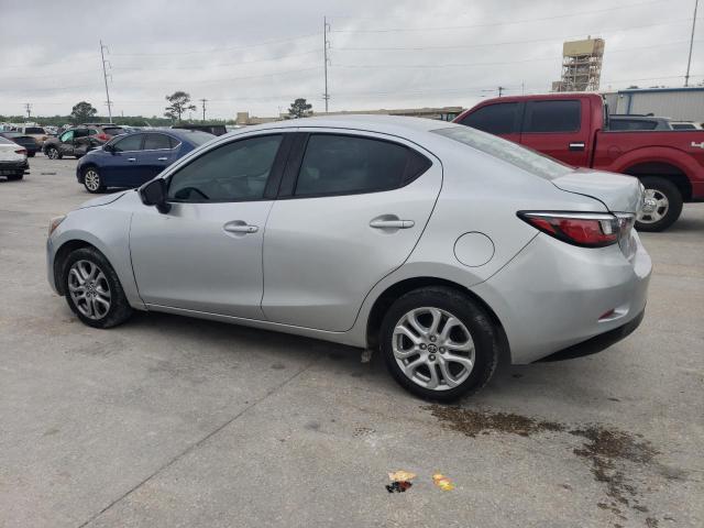 Седаны TOYOTA YARIS 2017 Серебристый