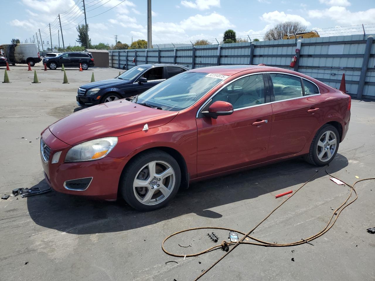 2012 Volvo S60 T5 продається в Miami, FL - Water/Flood