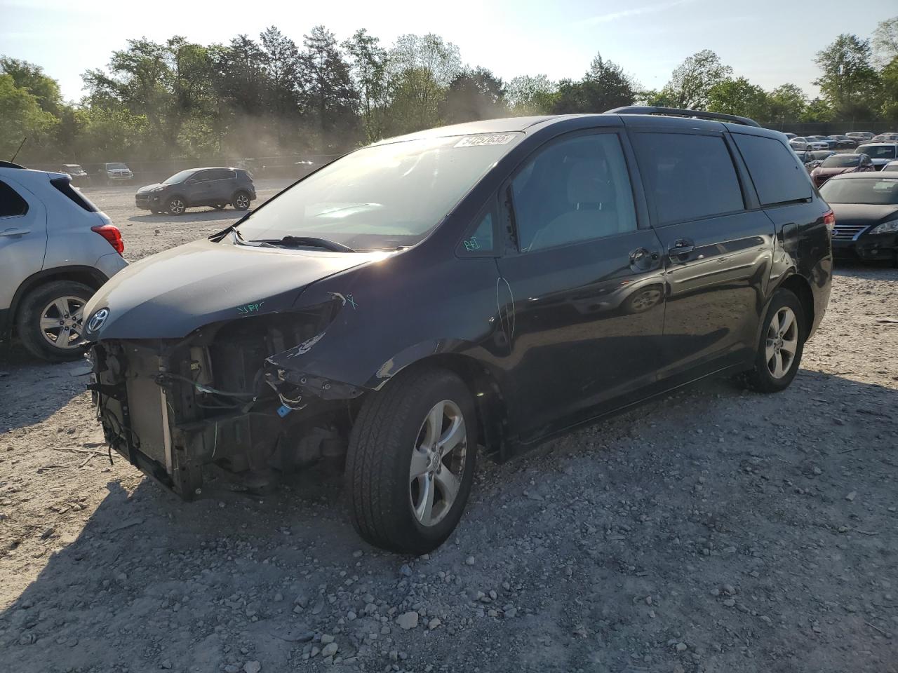 2014 Toyota Sienna Le for Sale in Madisonville, TN - Front End
