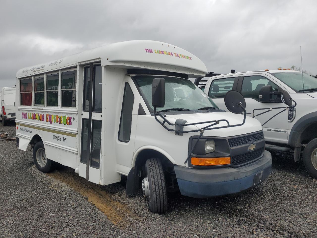 2013 Chevrolet Express G3500 for Sale in Fredericksburg, VA - Side