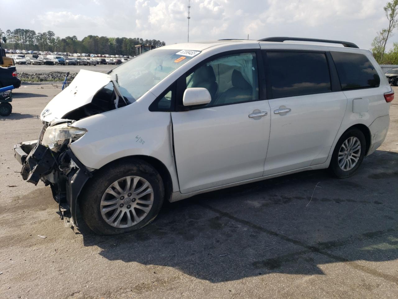 2017 Toyota Sienna Xle на продаже в Dunn, NC - Front End