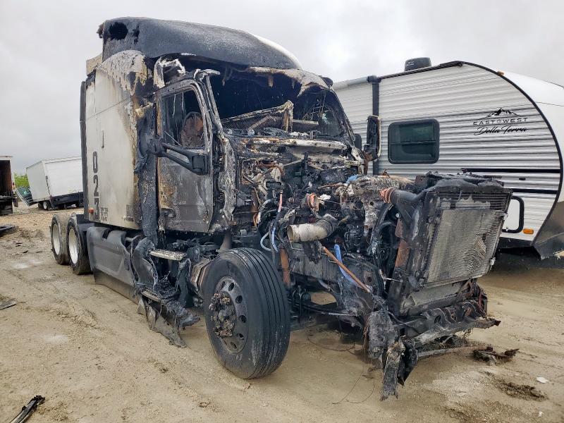 2017 Peterbilt 579 Semi Truck