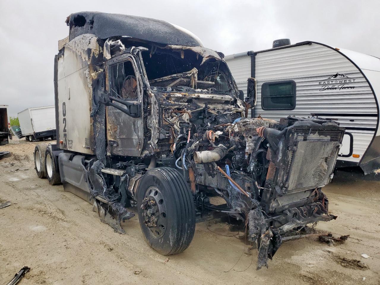2017 Peterbilt 579 Semi Truck იყიდება Grand Prairie-ში, TX - Burn - Engine