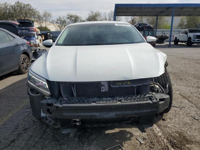  VOLKSWAGEN PASSAT 2018 Білий