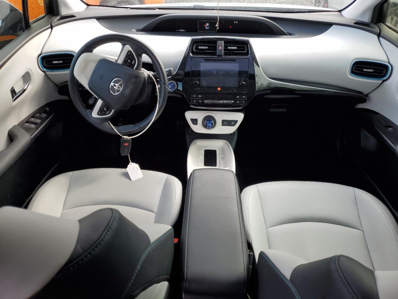 2016 Toyota Prius - Image 8
