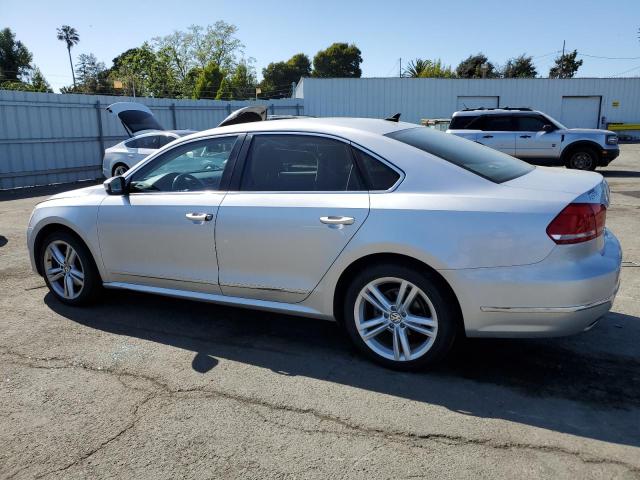 VOLKSWAGEN PASSAT 2013 Srebrny