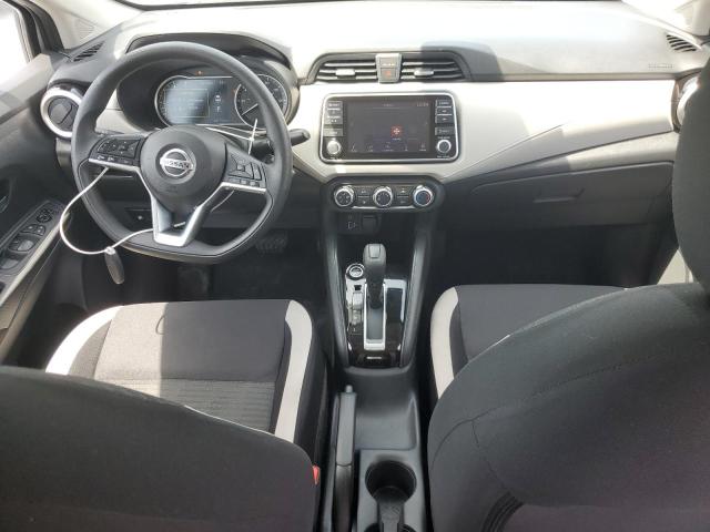  NISSAN VERSA 2022 Серебристый