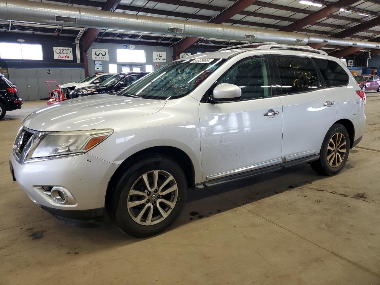 East Granby, CT에서 판매 중인 2013 Nissan Pathfinder S - Minor Dent/Scratches