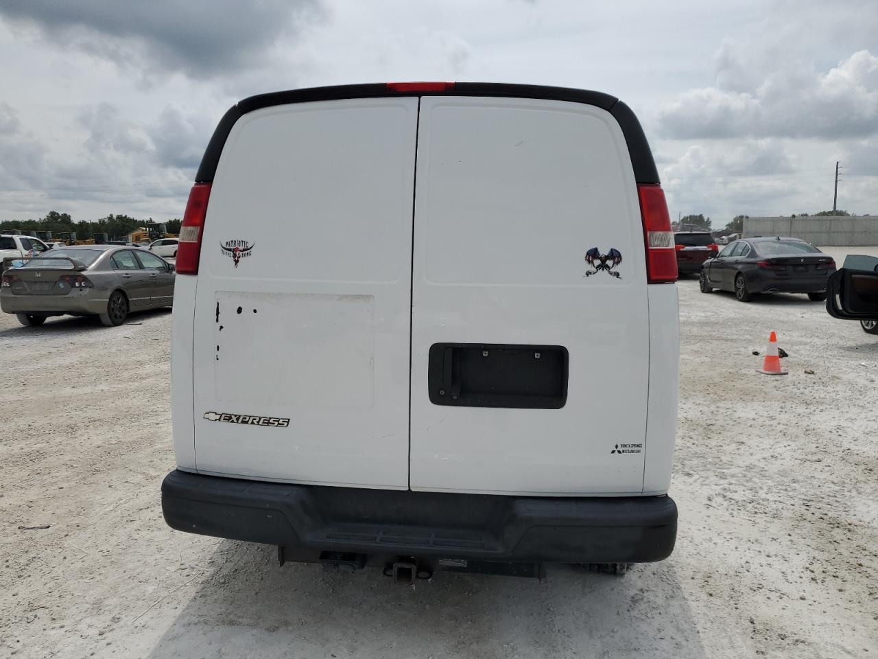 2017 Chevrolet Express - Image 6