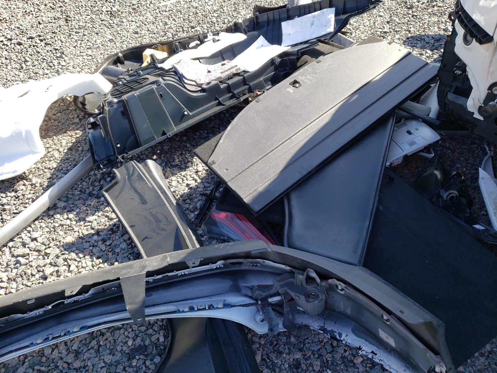 JTMZFREV6JJ732191 2018 Toyota Rav4 Le