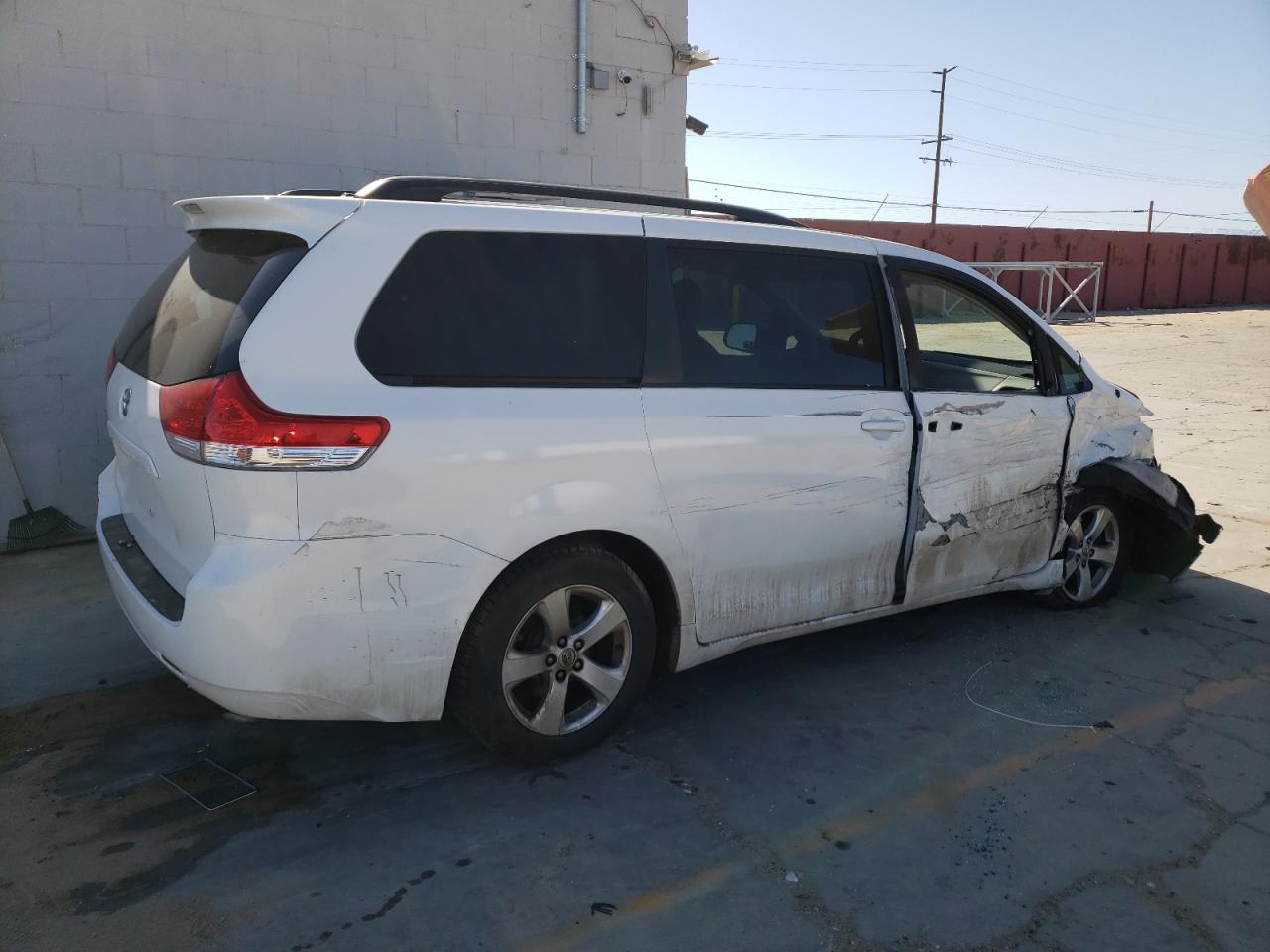 2014 Toyota Sienna Le VIN: 5TDKK3DC0ES500642 Lot: 52845093