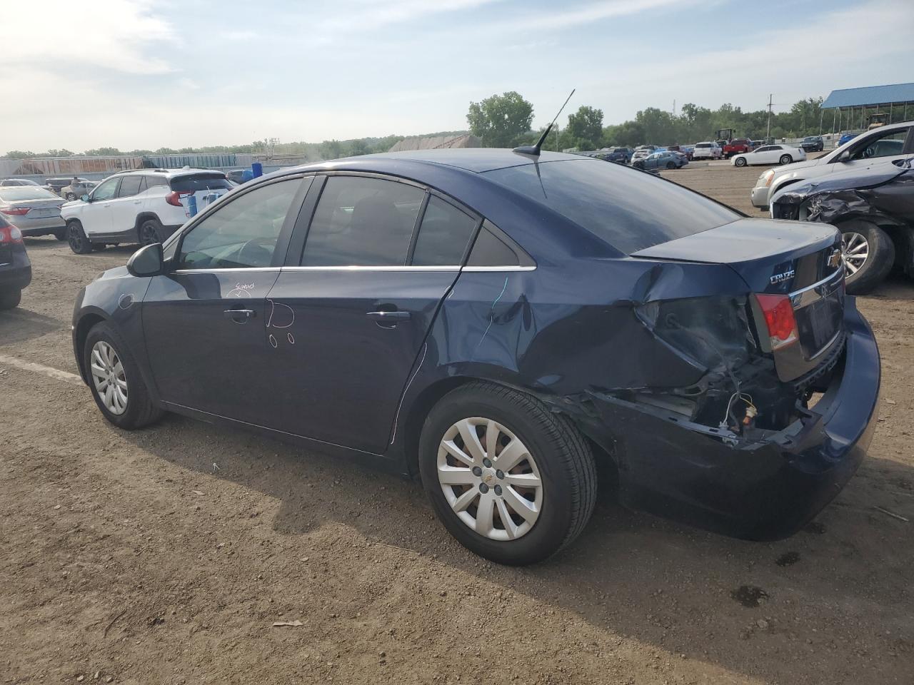 2011 Chevrolet Cruze - Image 2