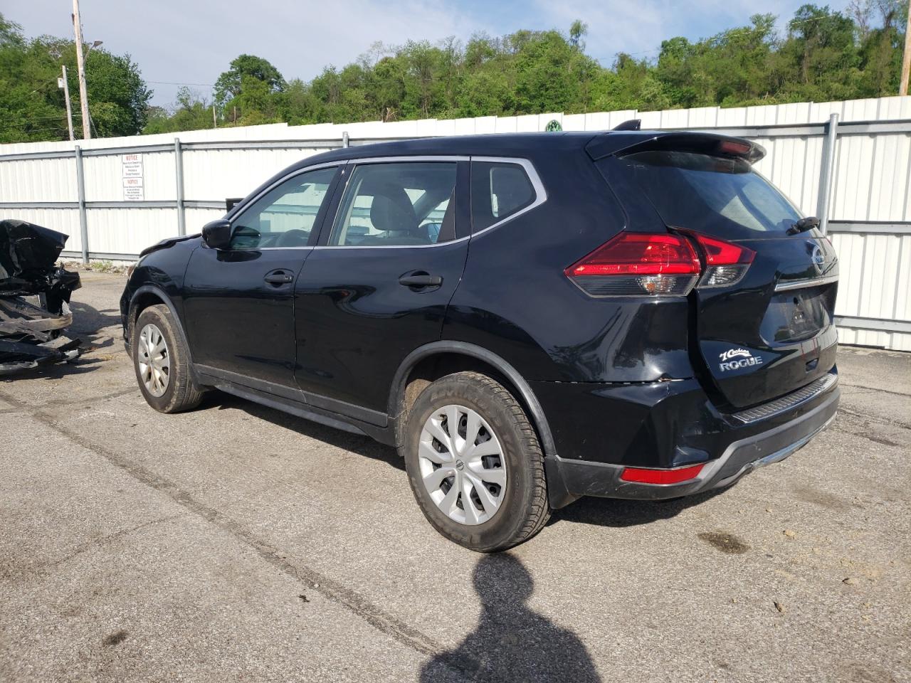 2017 Nissan Rogue S VIN: KNMAT2MV5HP587098 Lot: 52285433