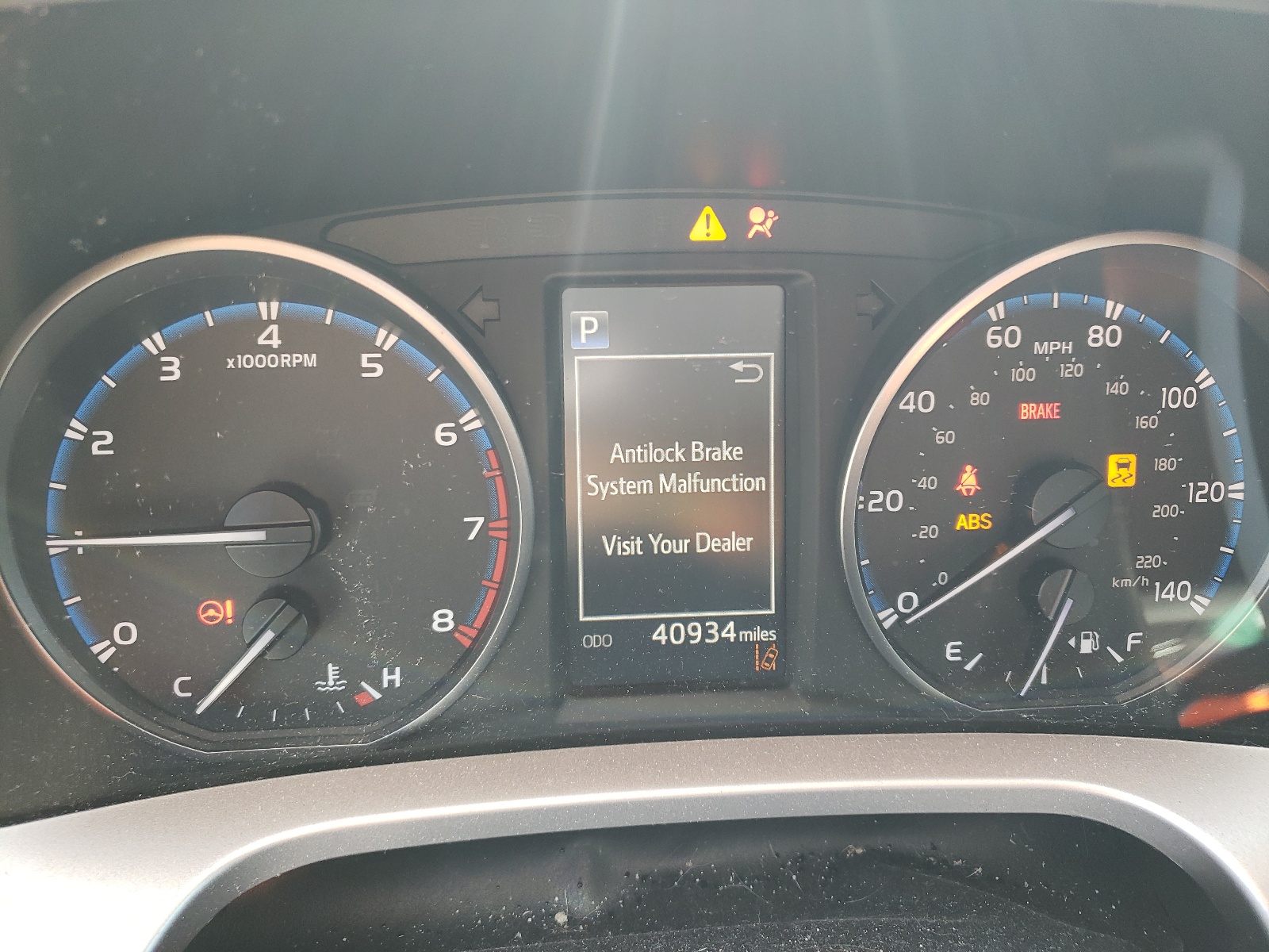 JTMZFREV6JJ732191 2018 Toyota Rav4 Le