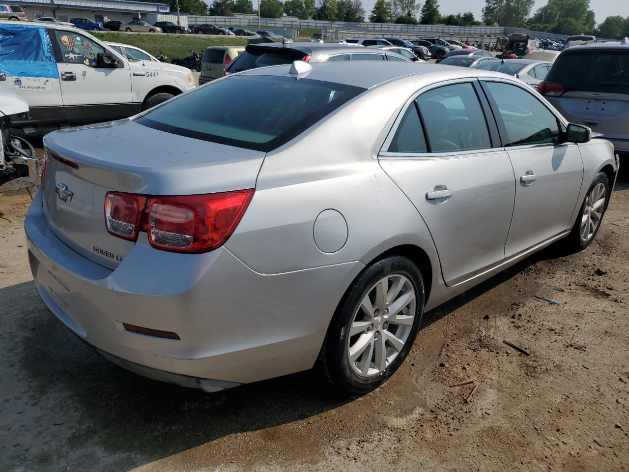 VIN 1G11E5SL7EF203703 2014 CHEVROLET MALIBU no.3