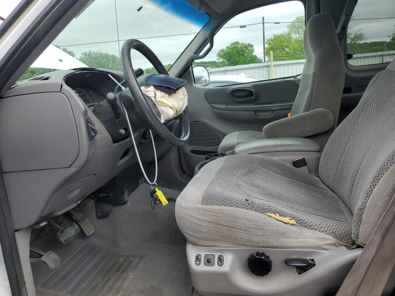 1999 Ford F150 VIN: 1FTRX18L5XKA39592 Lot: 51682143