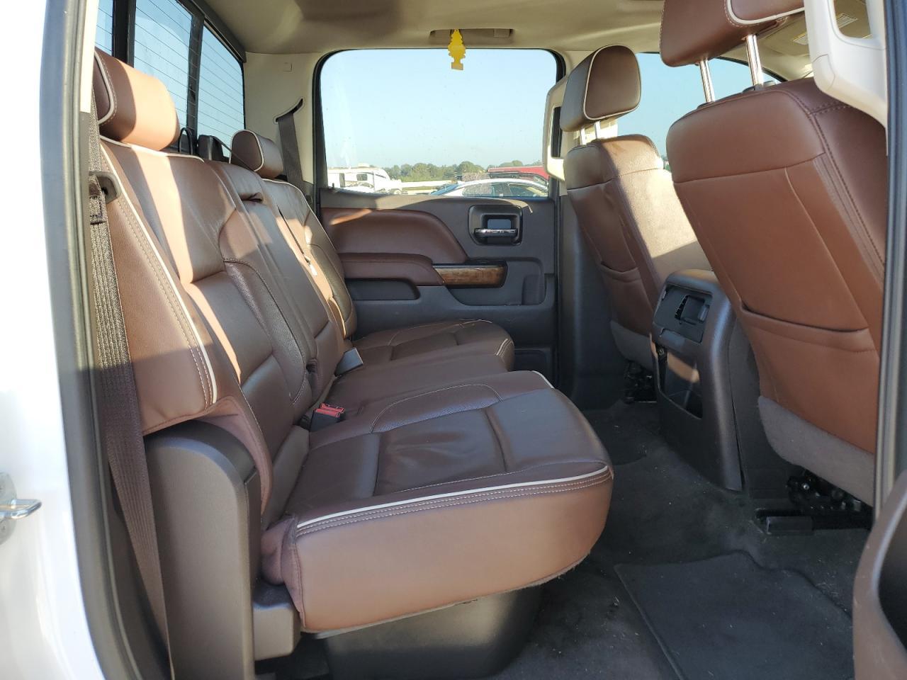 2017 Chevrolet Silverado - Image 10