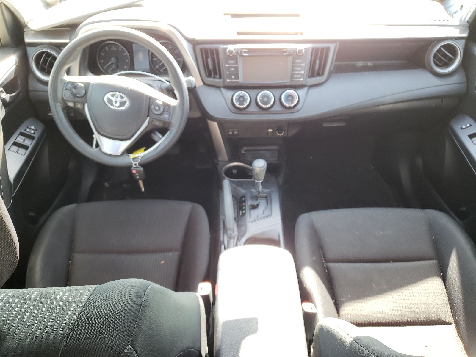 JTMZFREV6JJ732191 2018 Toyota Rav4 Le