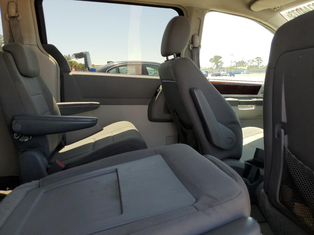 2010 Chrysler Town & Country Touring VIN: 2A4RR5D12AR152537 Lot: 53744073