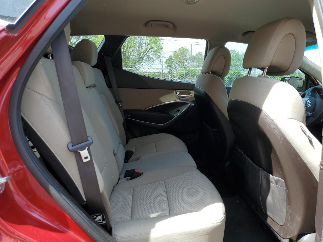 2015 Hyundai Santa Fe - Image 10
