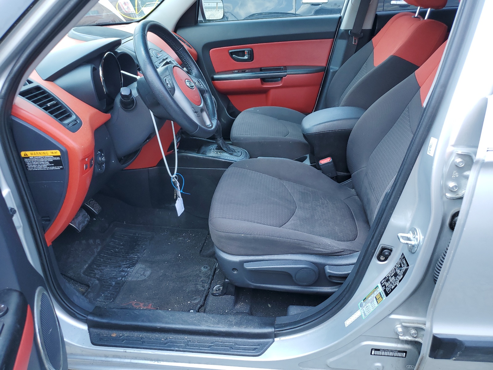 KNDJT2A22B7714987 2011 Kia Soul +