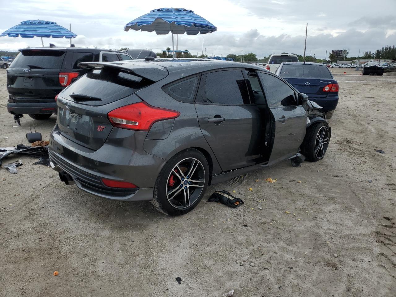 1FADP3L92HL229708 2017 Ford Focus St