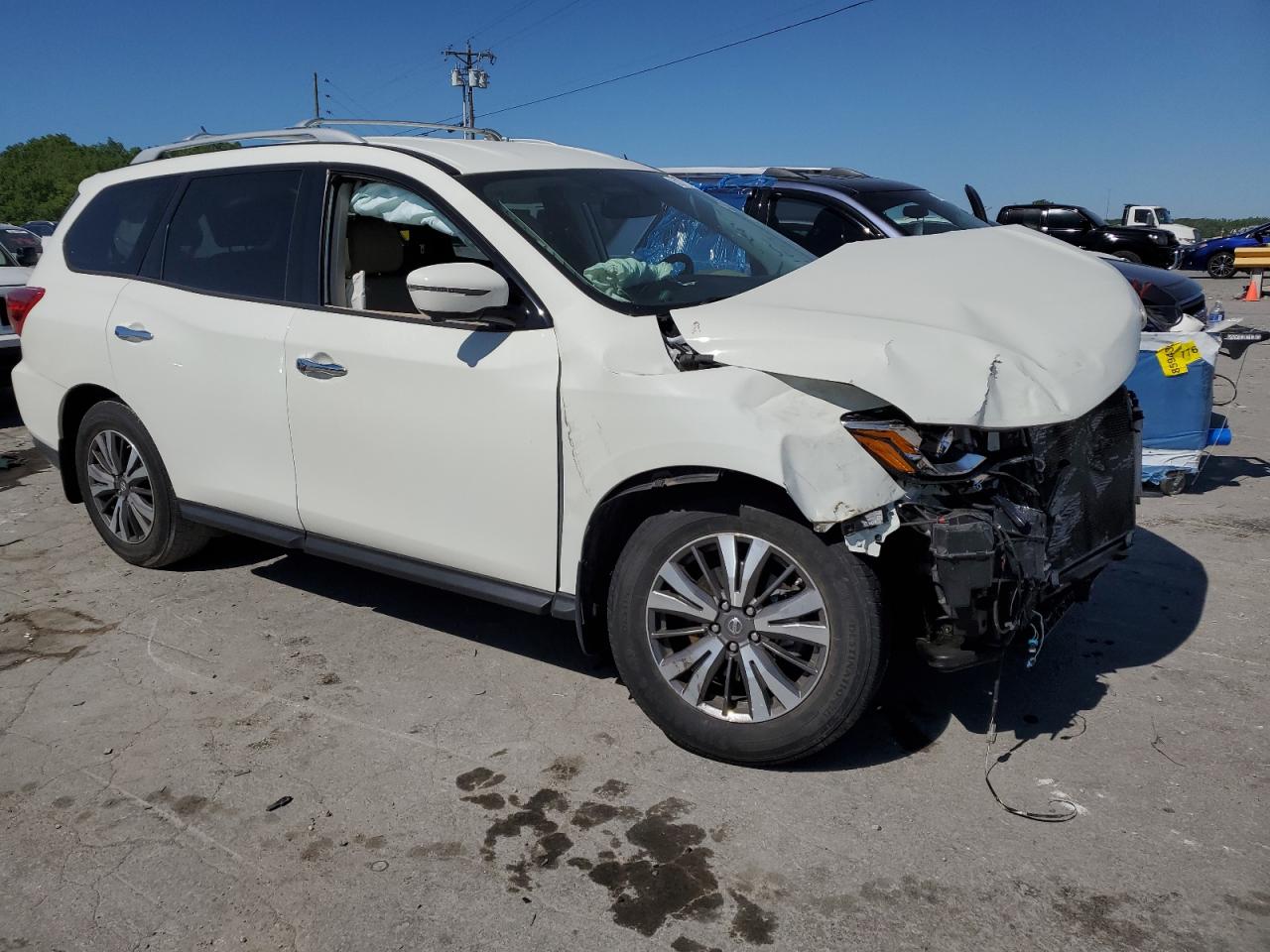 2017 Nissan Pathfinder - Image 4