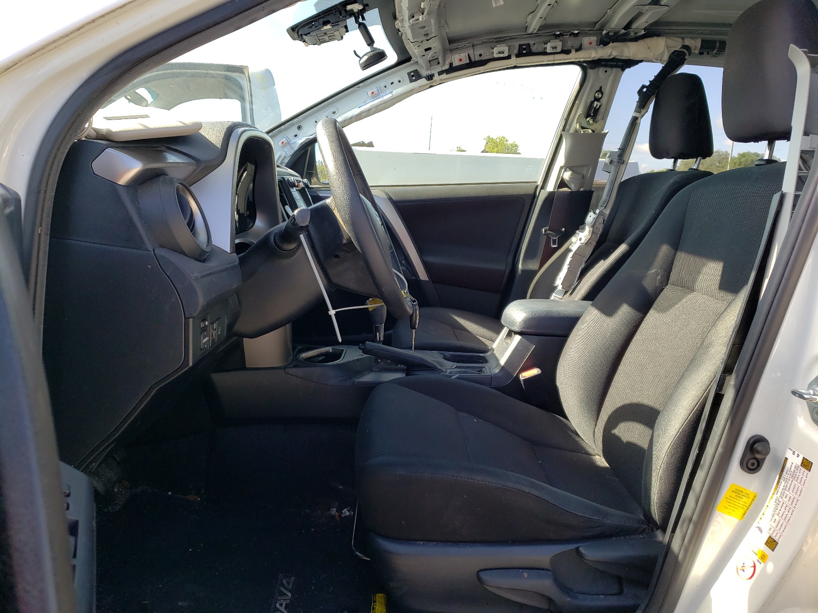 JTMZFREV6JJ732191 2018 Toyota Rav4 Le