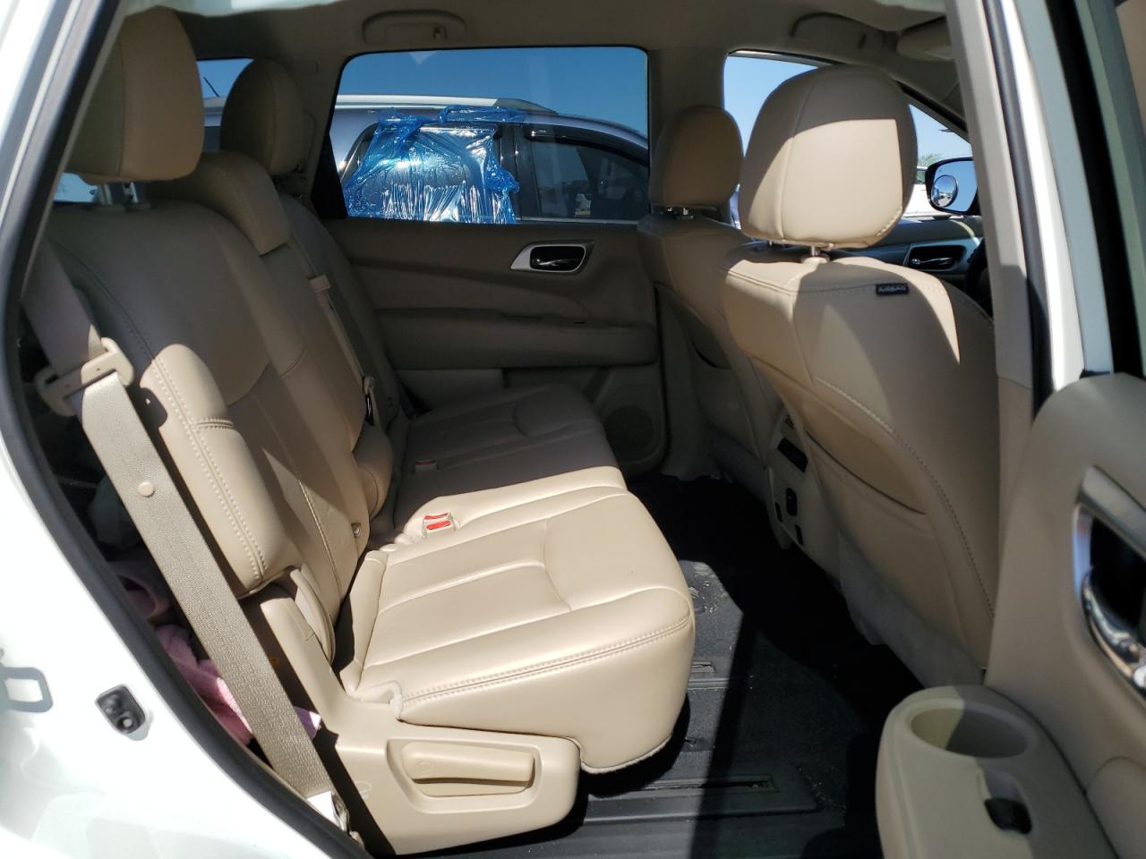 2017 Nissan Pathfinder - Image 12