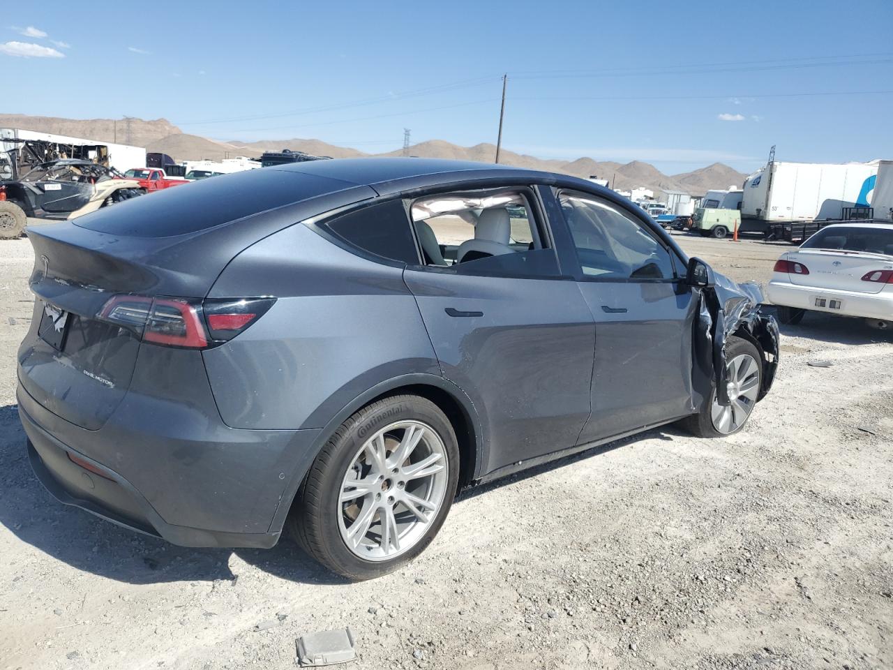 5YJYGDEE8LF020562 Tesla Model Y  3