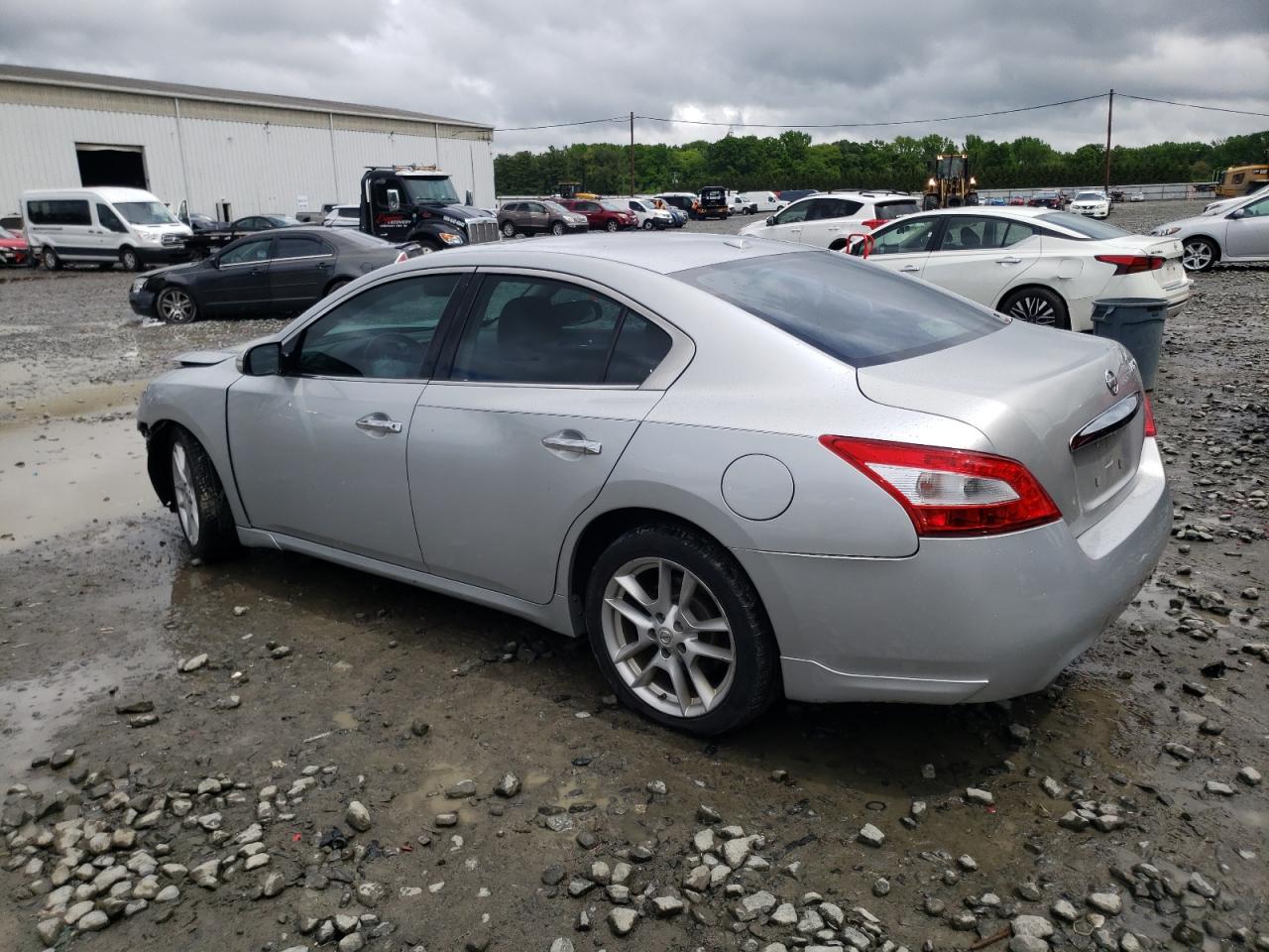 2010 Nissan Maxima - Image 2